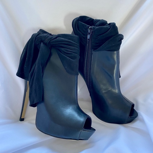 Black leather booties - Picture 2 of 7